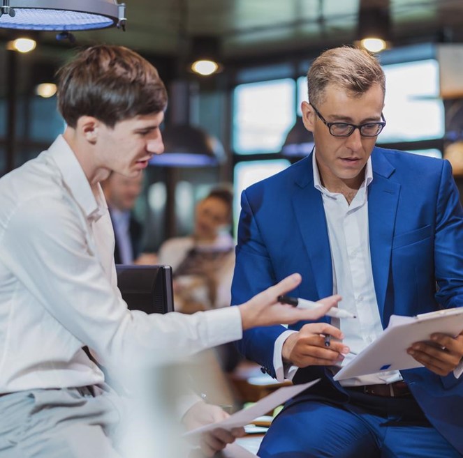 What does a cloud consultant do?
